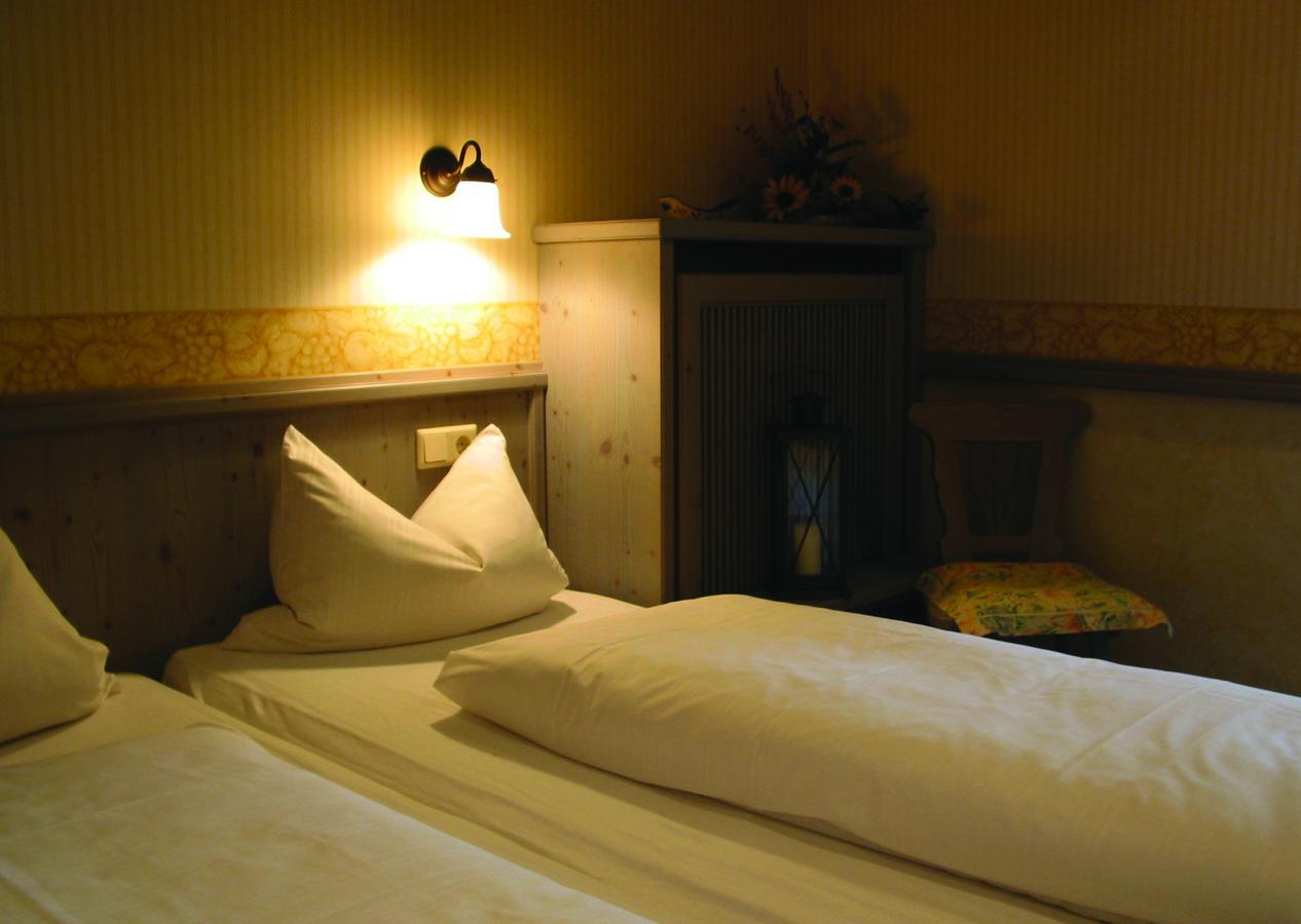 איפהופן Gasthof & Hotel Goldene Krone מראה חיצוני תמונה