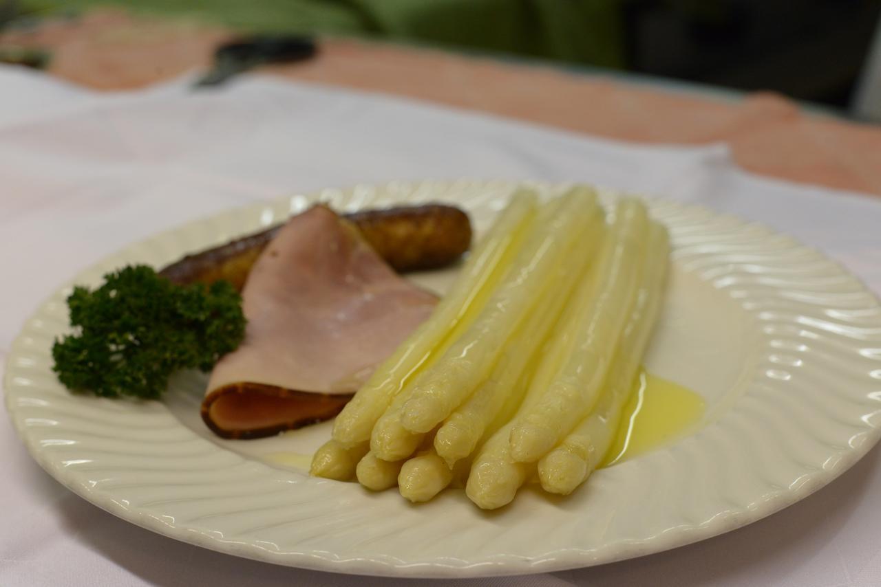 איפהופן Gasthof & Hotel Goldene Krone מראה חיצוני תמונה