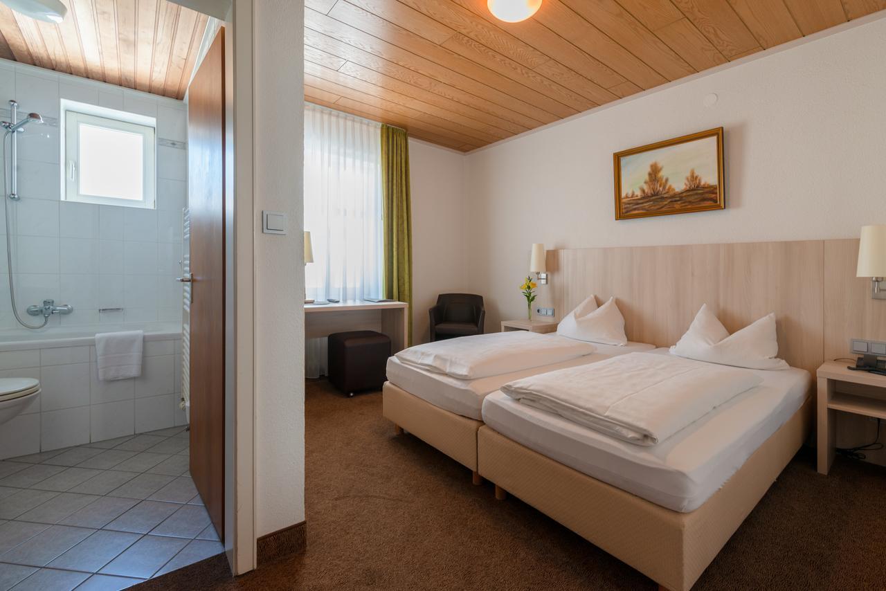 איפהופן Gasthof & Hotel Goldene Krone מראה חיצוני תמונה