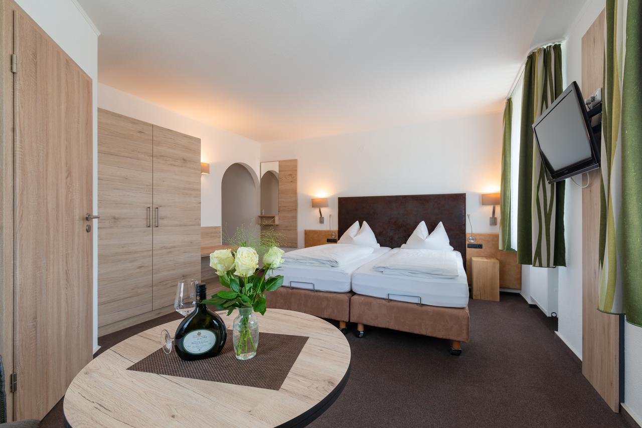 איפהופן Gasthof & Hotel Goldene Krone מראה חיצוני תמונה