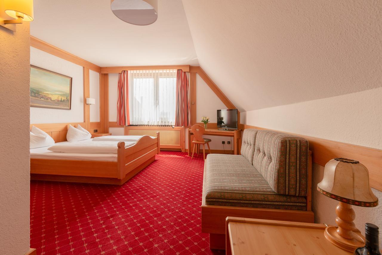 איפהופן Gasthof & Hotel Goldene Krone מראה חיצוני תמונה