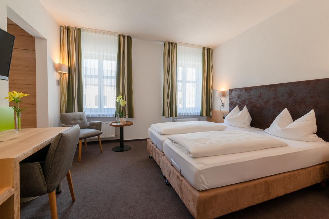 איפהופן Gasthof & Hotel Goldene Krone מראה חיצוני תמונה